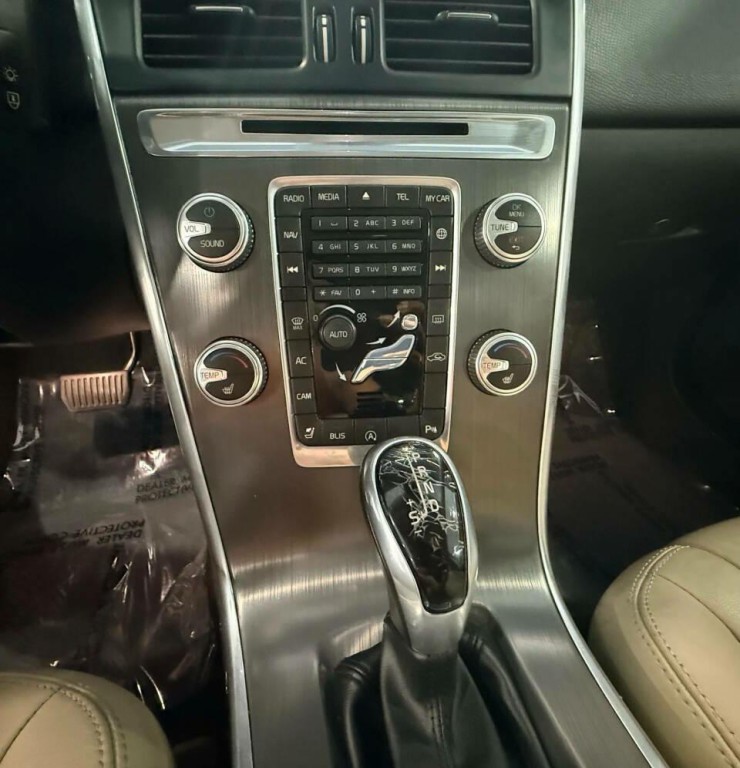 2016 Volvo XC60 Image 27