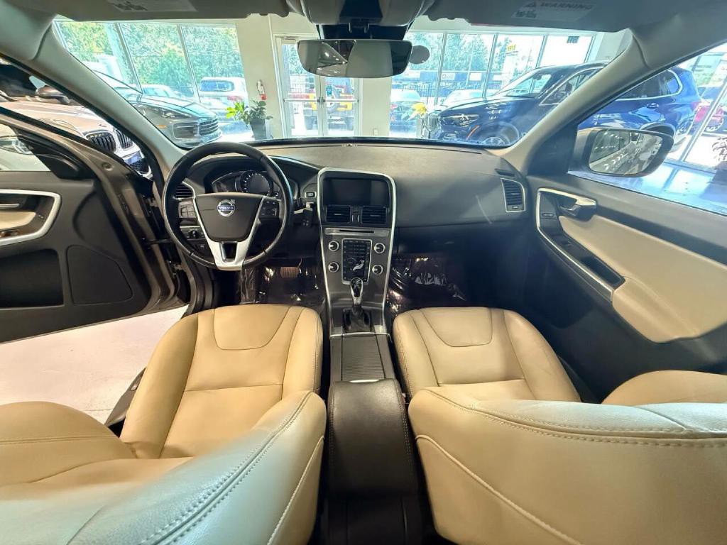 2016 Volvo XC60 Image 28