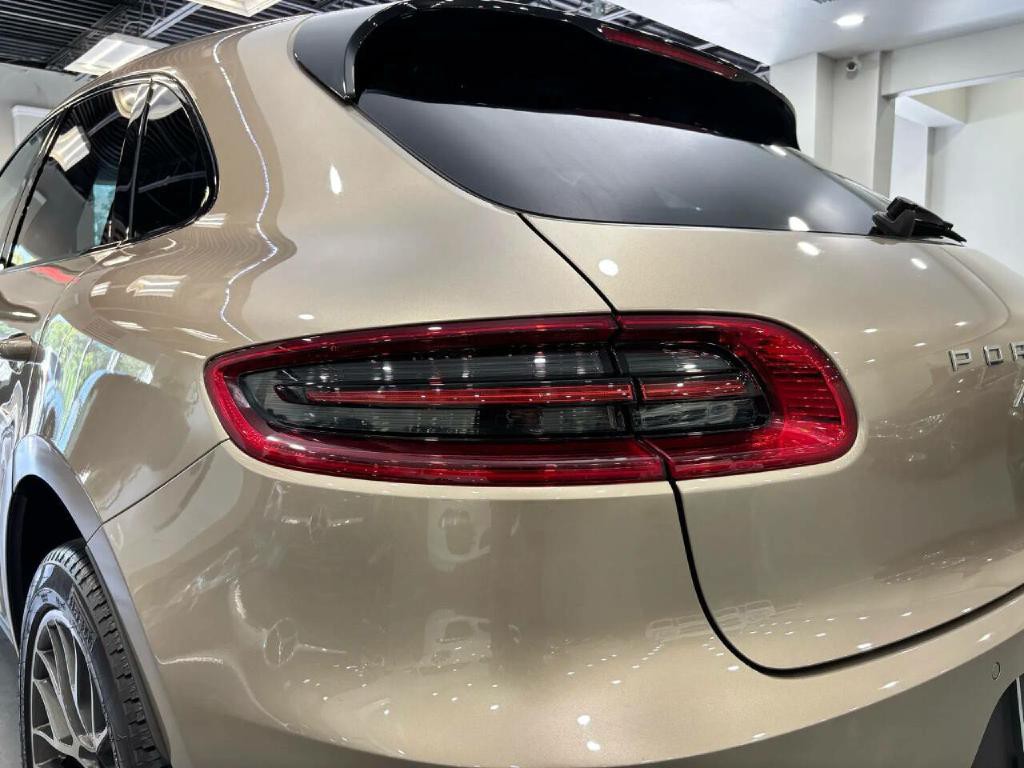 2016 Porsche Macan Image 8