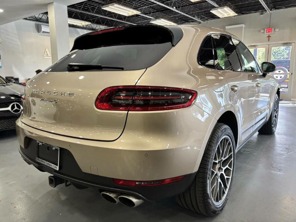 2016 Porsche Macan Image 10