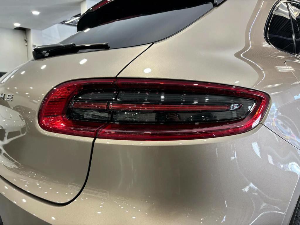 2016 Porsche Macan Image 11