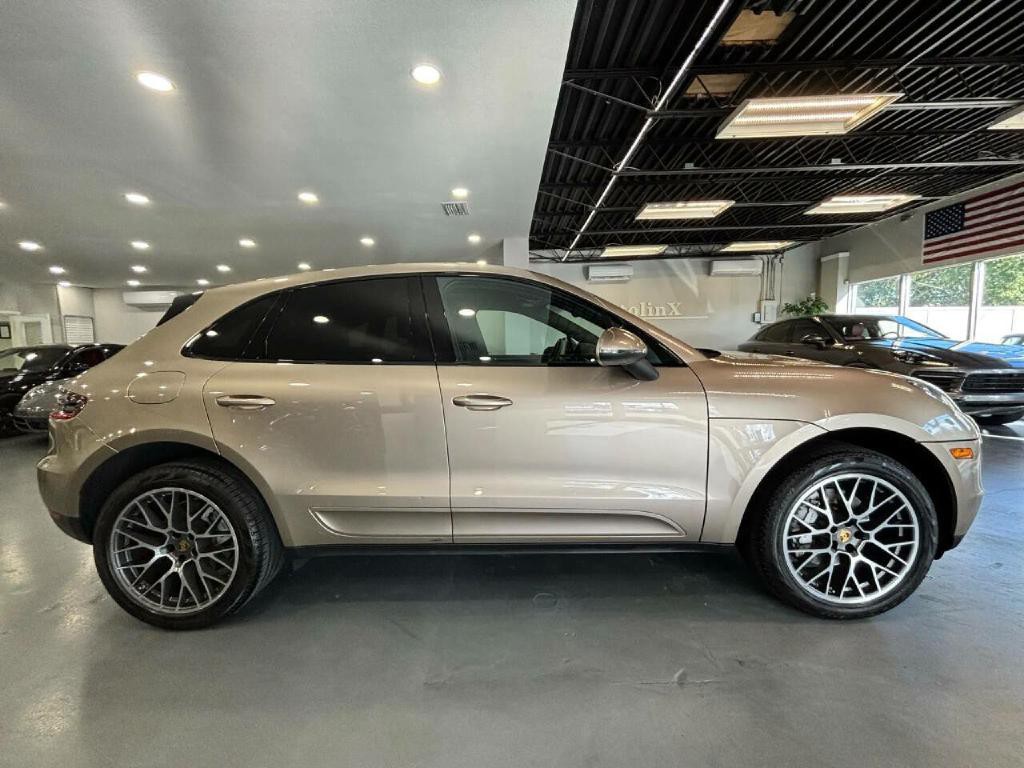 2016 Porsche Macan Image 12