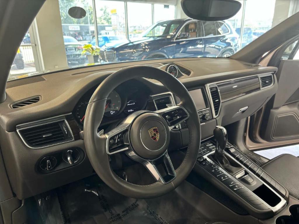 2016 Porsche Macan Image 17