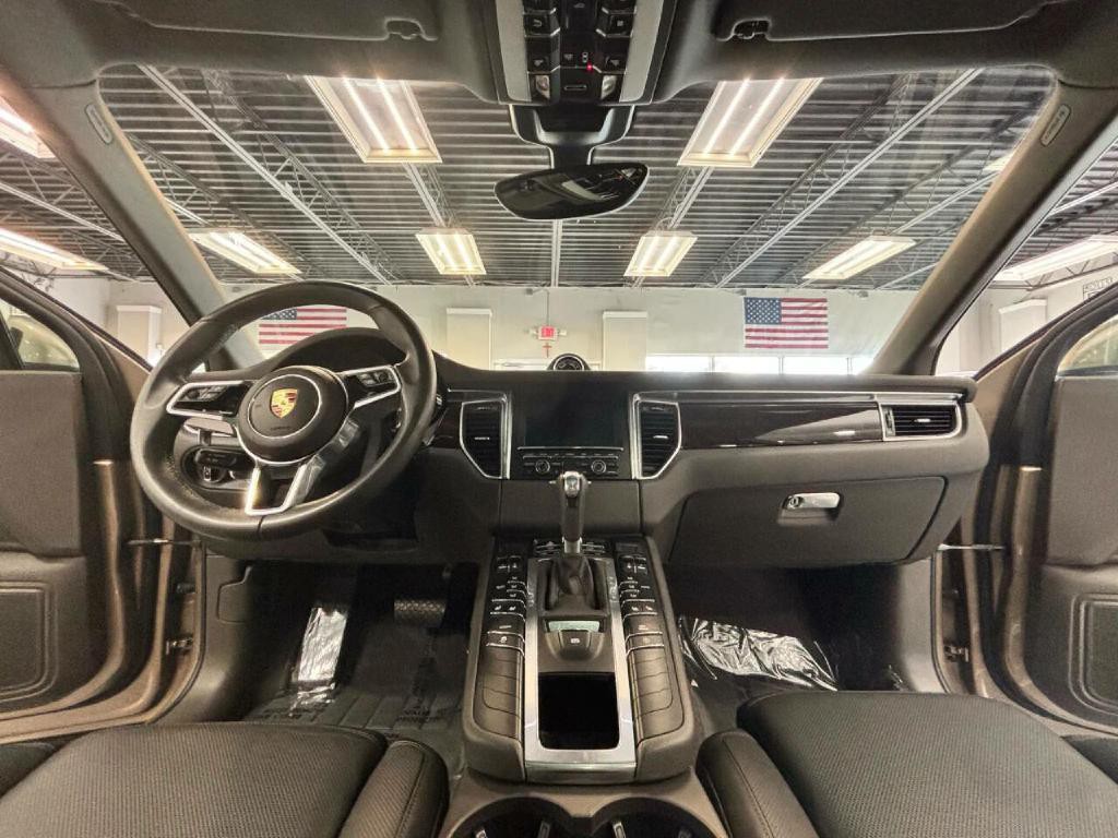 2016 Porsche Macan Image 27