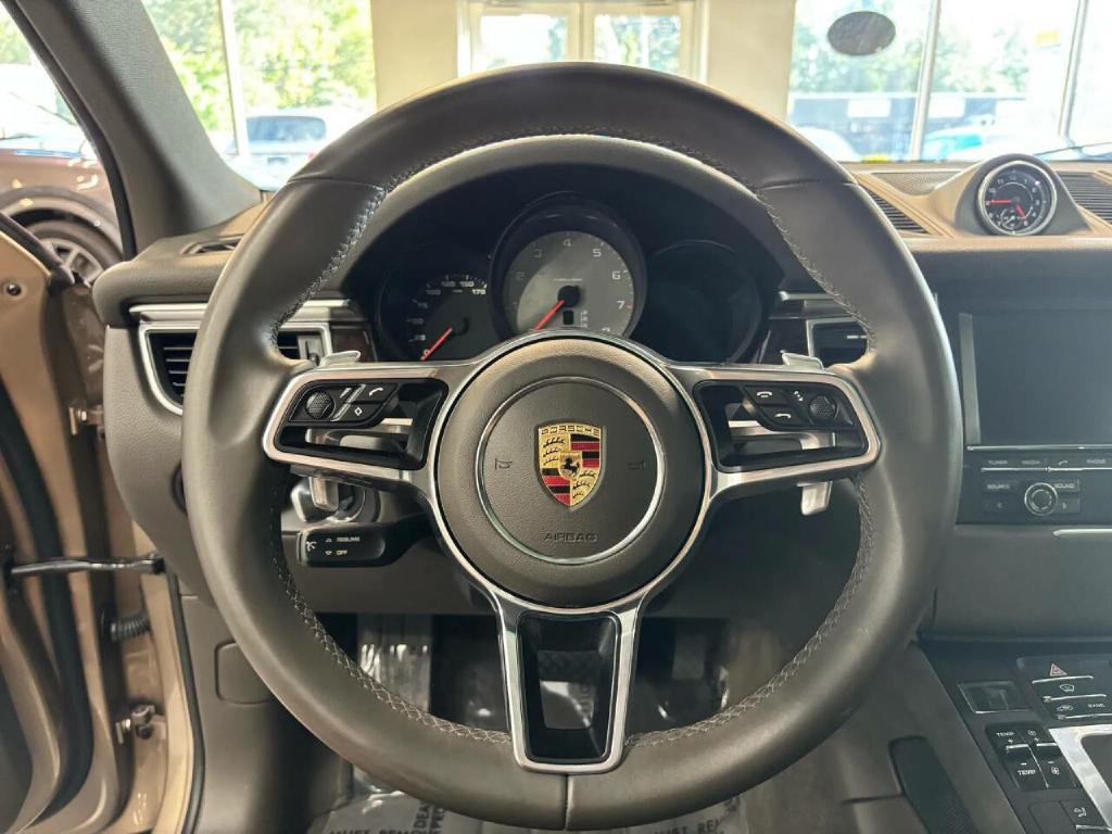 2016 Porsche Macan Image 32