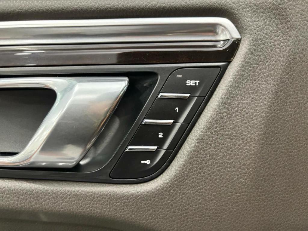 2016 Porsche Macan Image 42