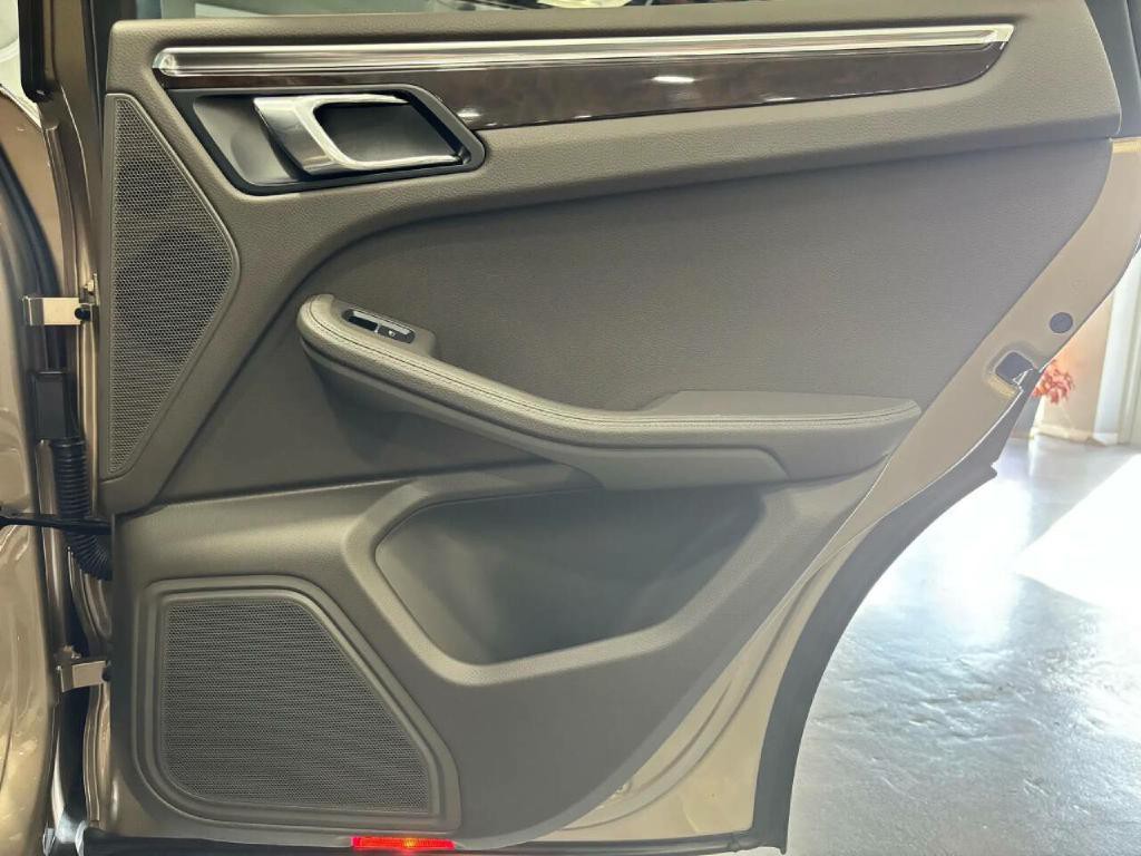 2016 Porsche Macan Image 44