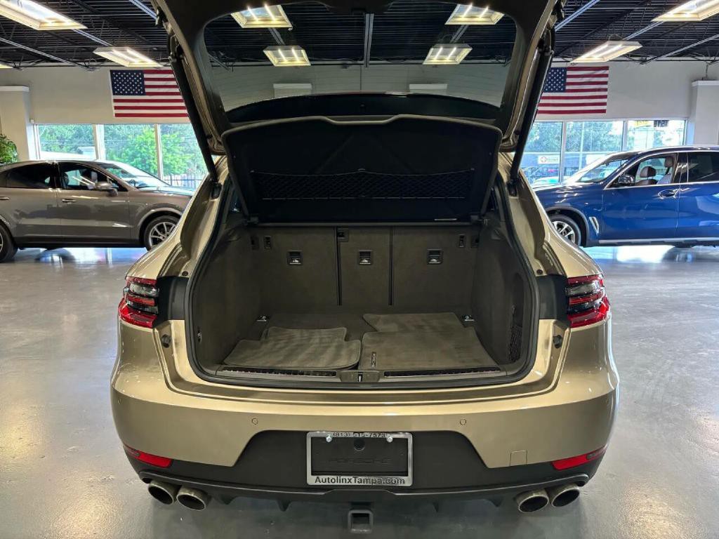 2016 Porsche Macan Image 46