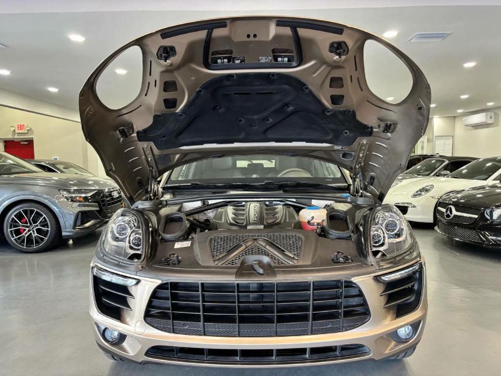 2016 Porsche Macan Image 48