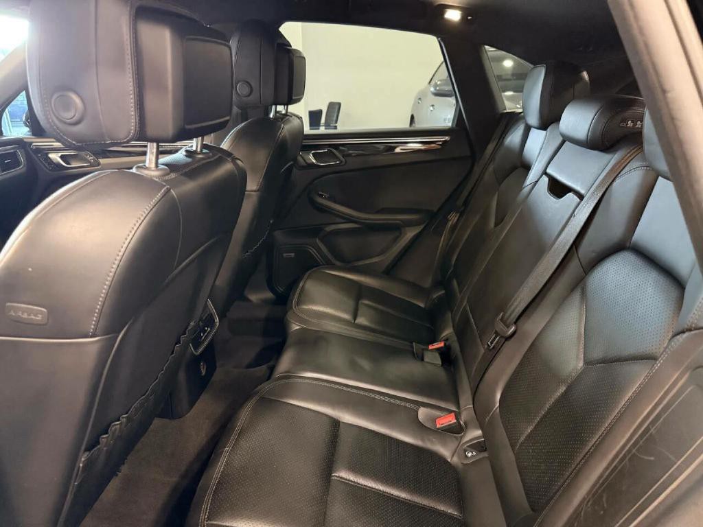 2018 Porsche Macan Image 17