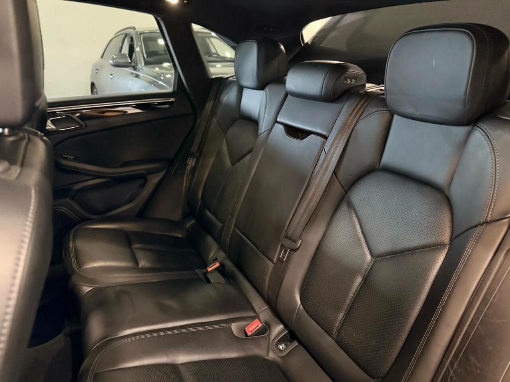 2018 Porsche Macan Image 18