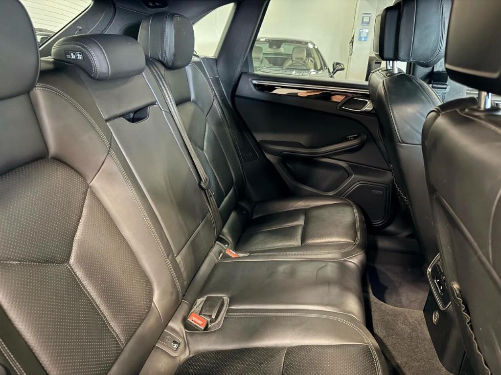 2018 Porsche Macan Image 19