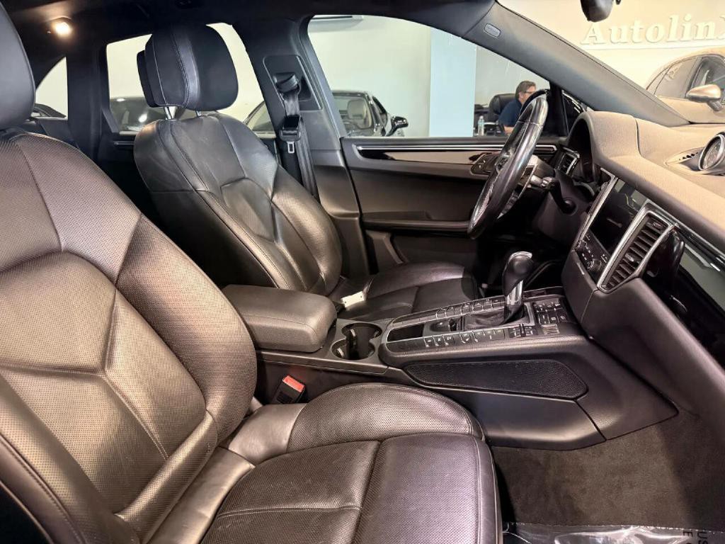 2018 Porsche Macan Image 20