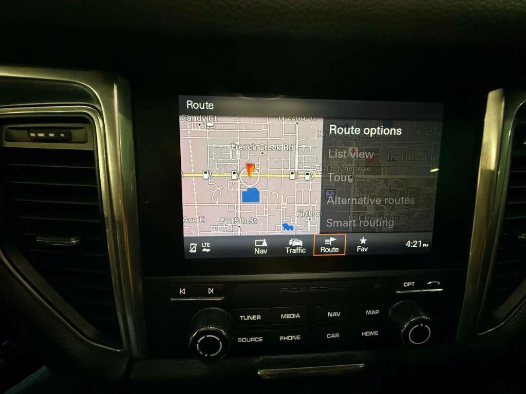 2018 Porsche Macan Image 27