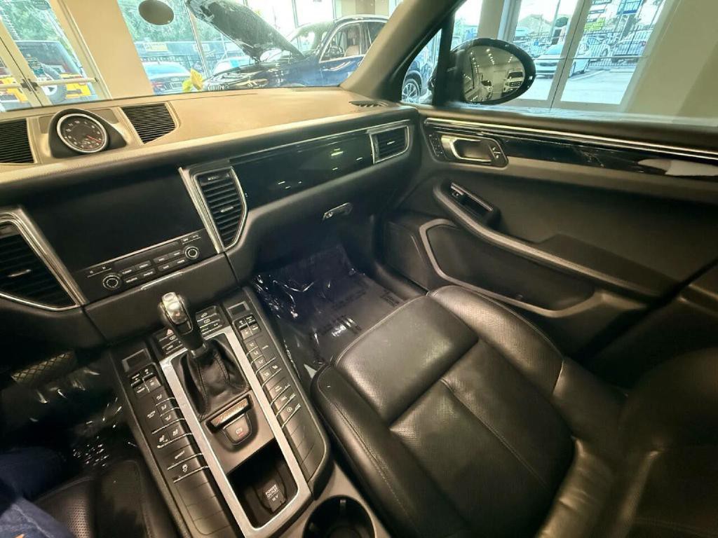 2018 Porsche Macan Image 30