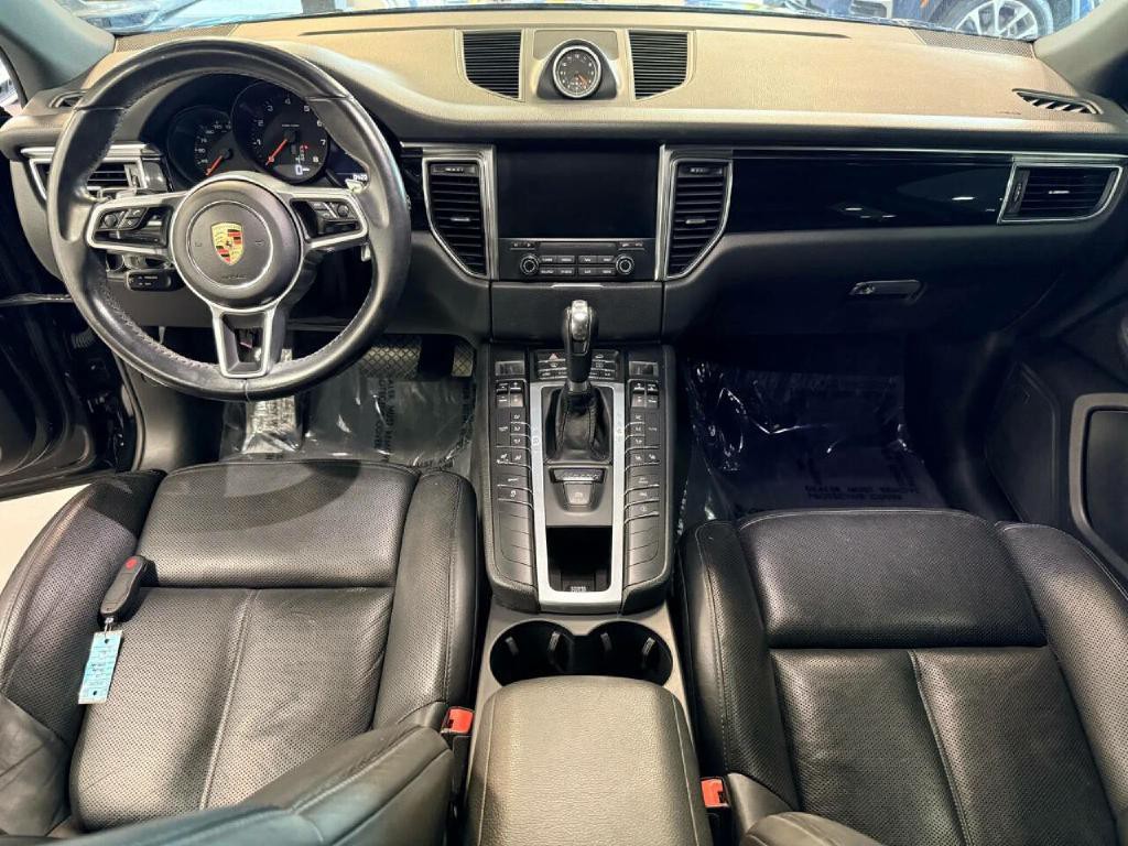 2018 Porsche Macan Image 32