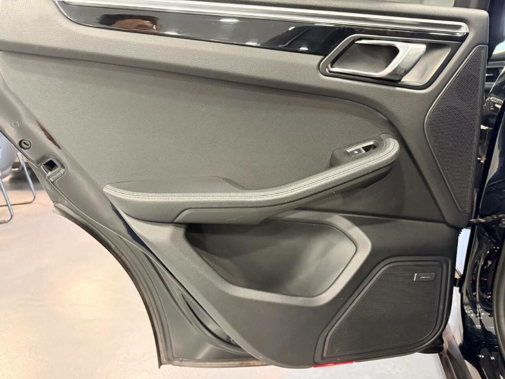 2018 Porsche Macan Image 34