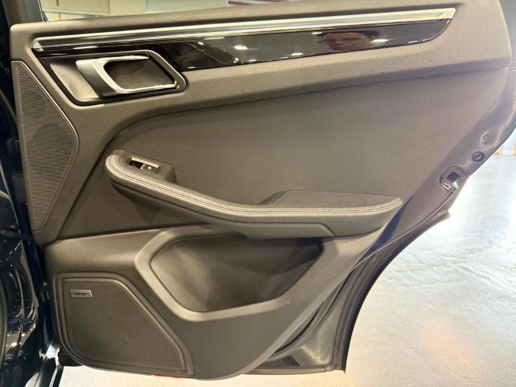 2018 Porsche Macan Image 35