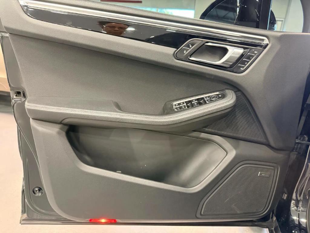 2018 Porsche Macan Image 36