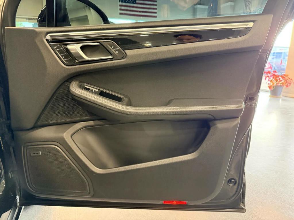 2018 Porsche Macan Image 37