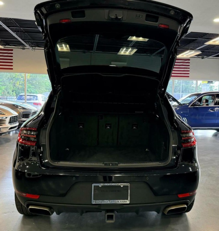 2018 Porsche Macan Image 38