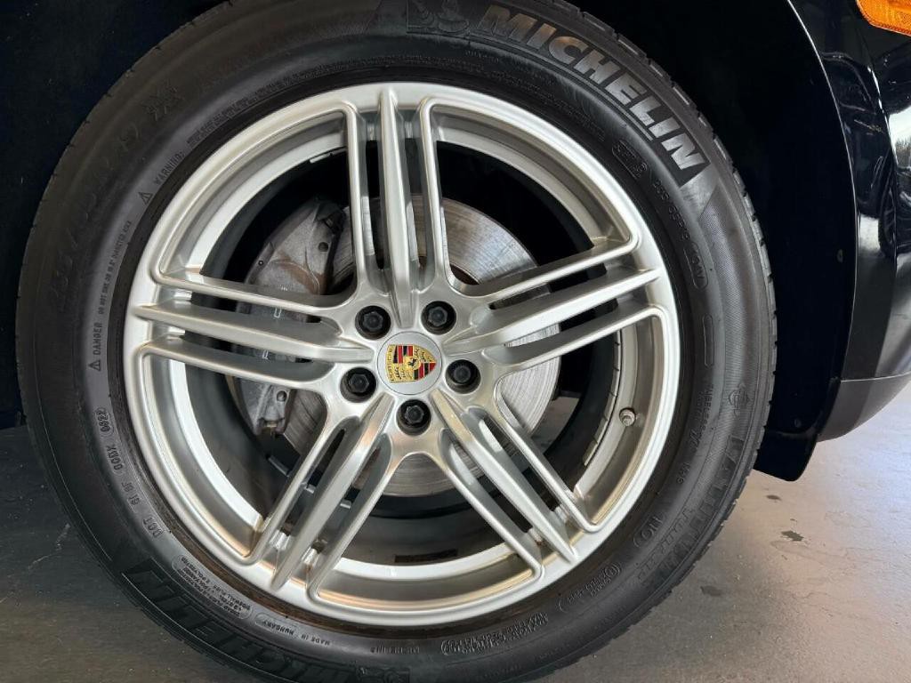 2018 Porsche Macan Image 40