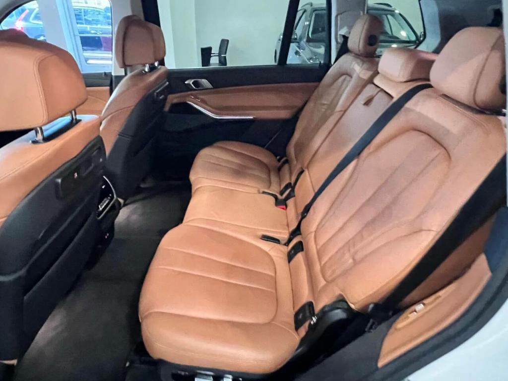 2019 BMW X7 Image 15