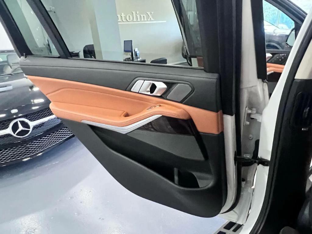 2019 BMW X7 Image 26