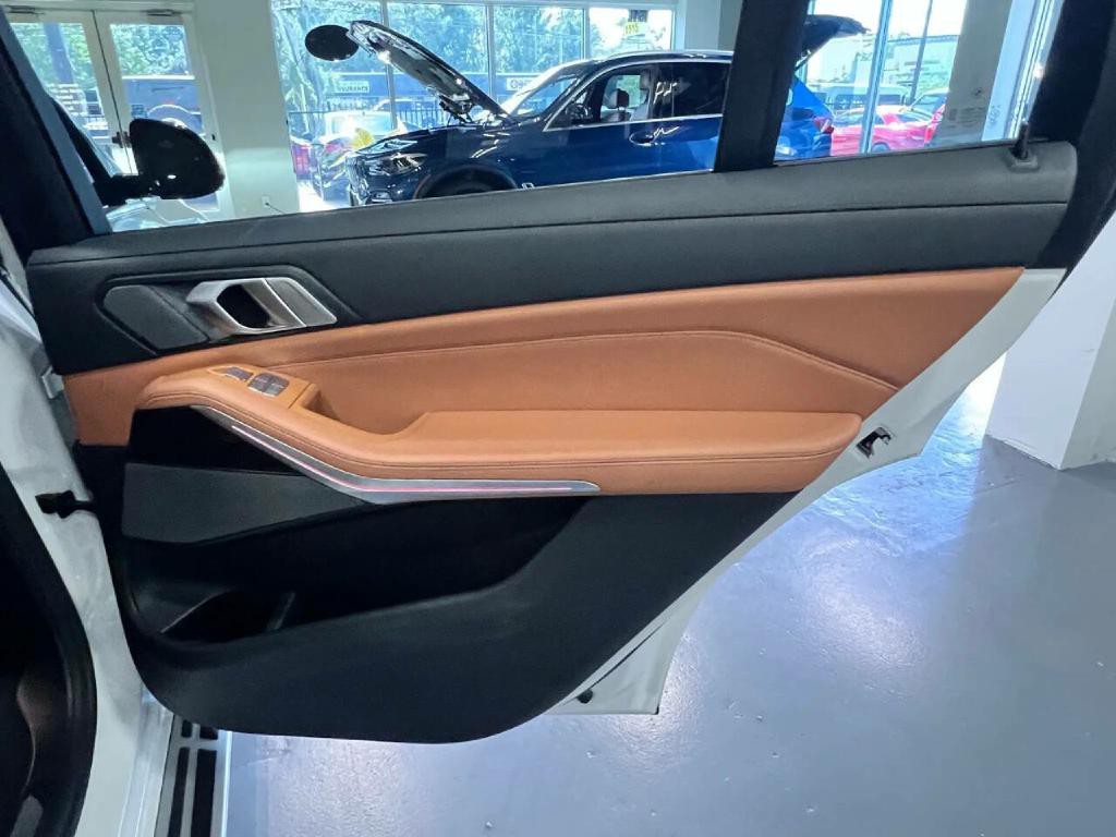 2019 BMW X7 Image 28