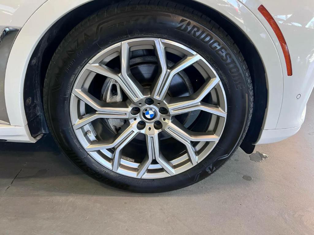 2019 BMW X7 Image 38