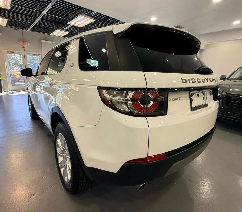 2017 Land Rover Discovery Sport Image 4