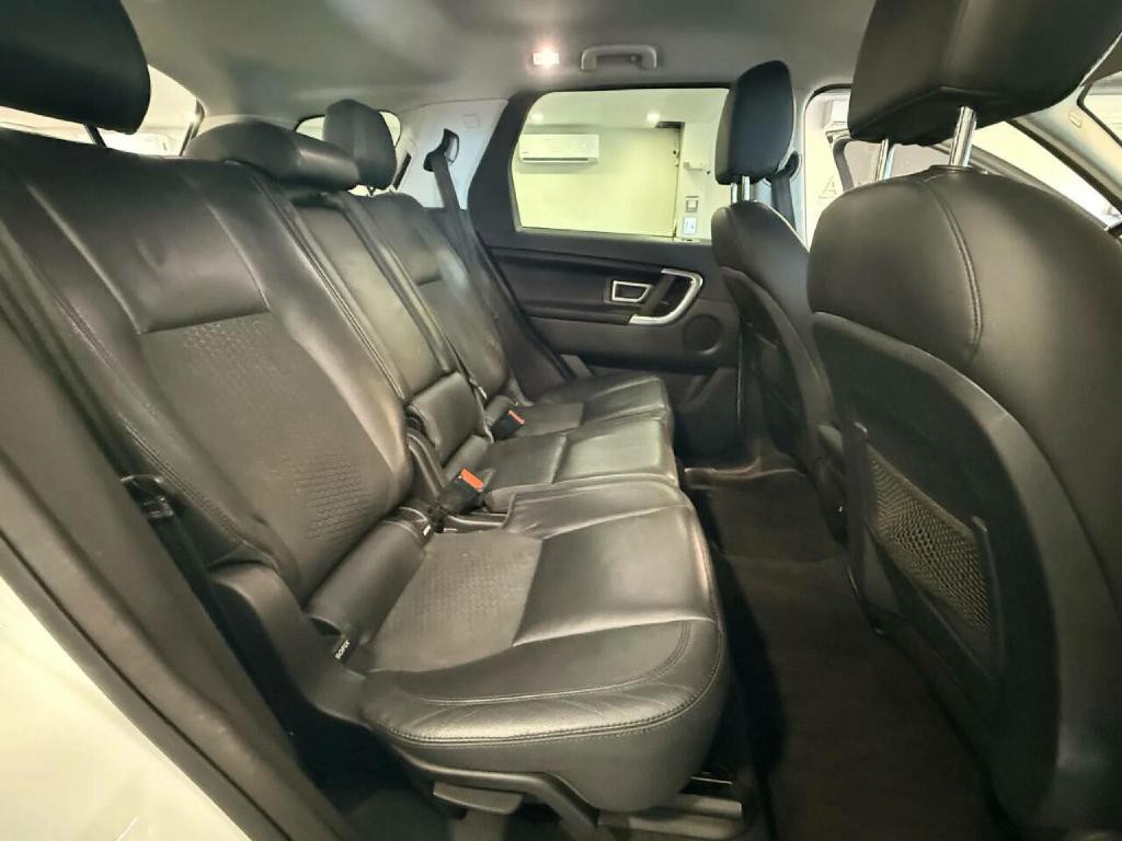 2017 Land Rover Discovery Sport Image 12