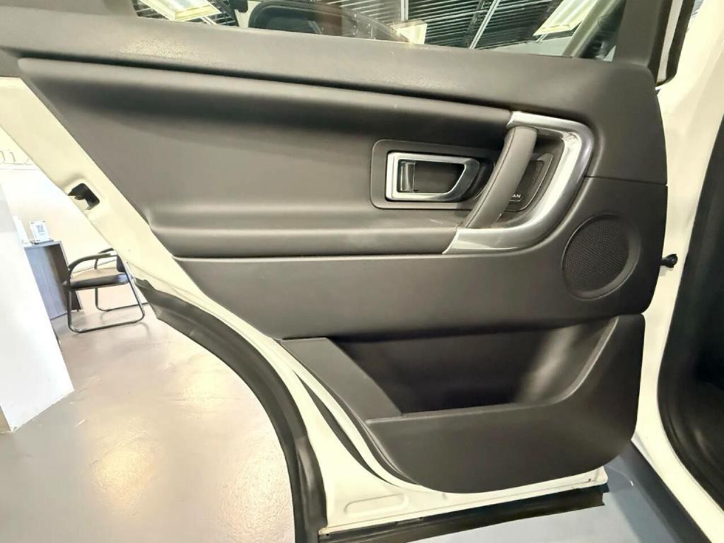 2017 Land Rover Discovery Sport Image 28