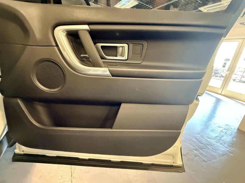 2017 Land Rover Discovery Sport Image 30