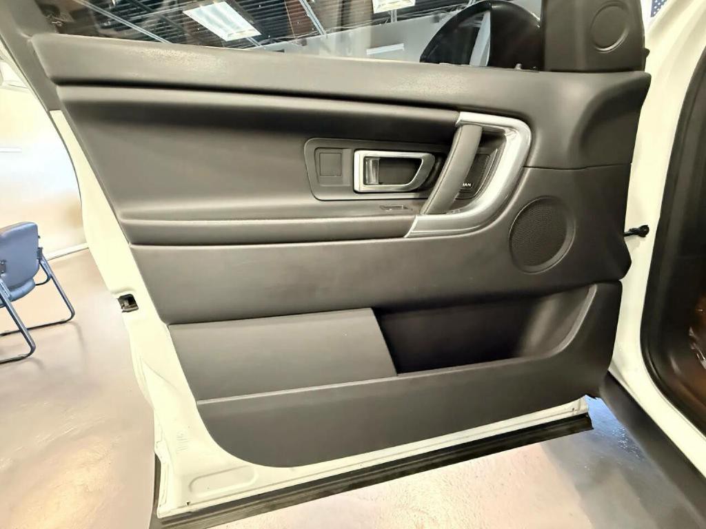 2017 Land Rover Discovery Sport Image 31