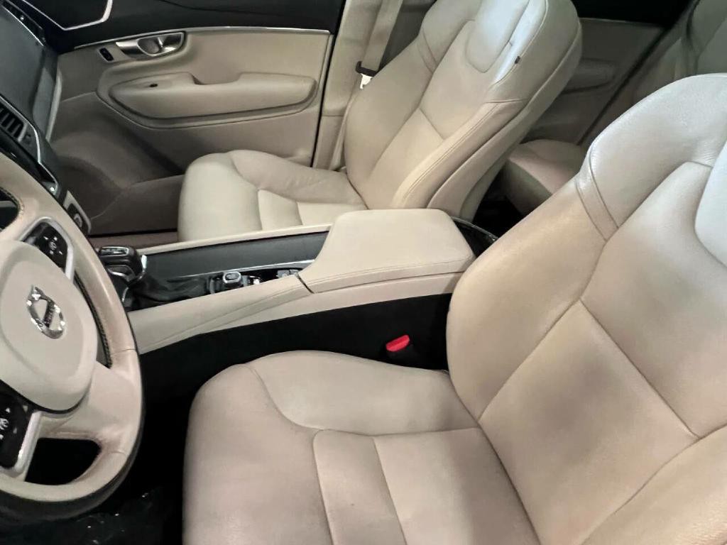 2020 Volvo XC90 Image 9