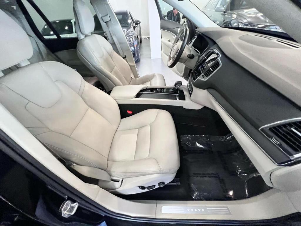 2020 Volvo XC90 Image 29