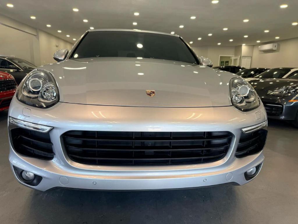 2017 Porsche Cayenne Image 2