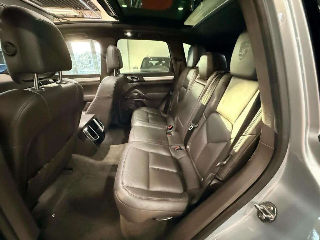 2017 Porsche Cayenne Image 10