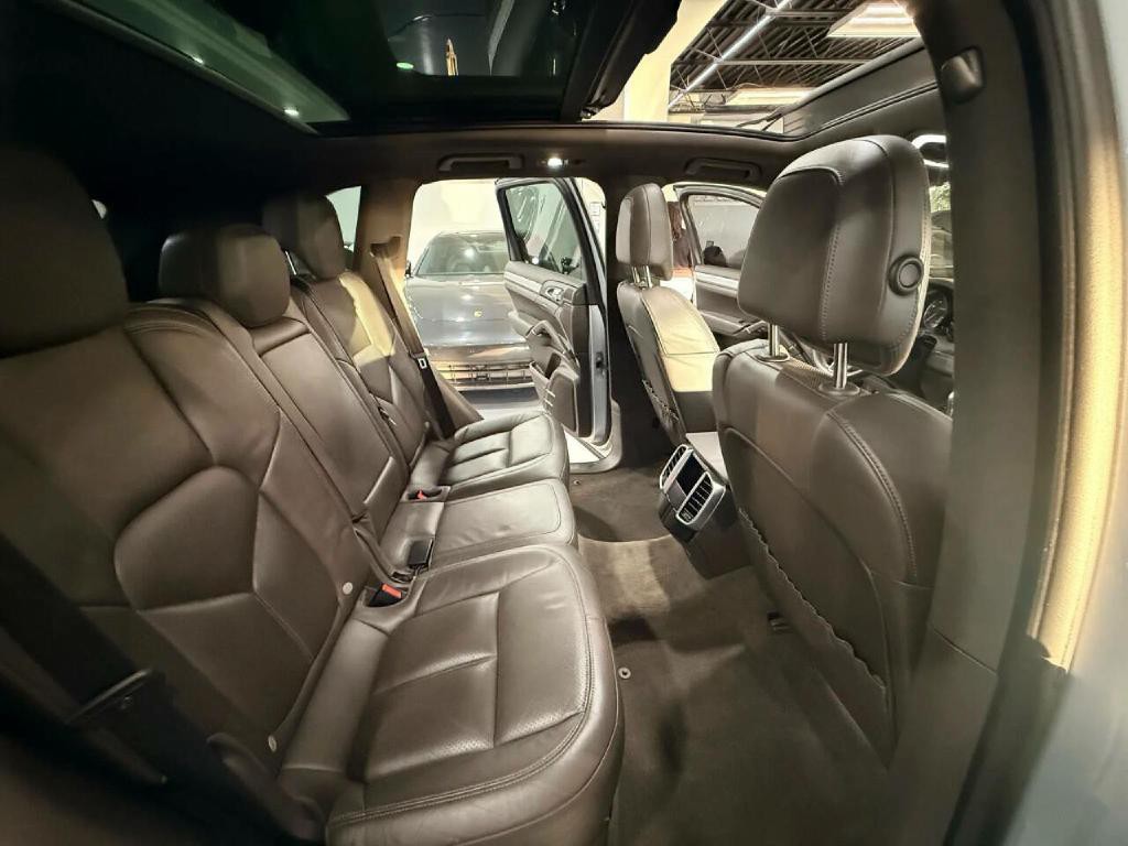 2017 Porsche Cayenne Image 12