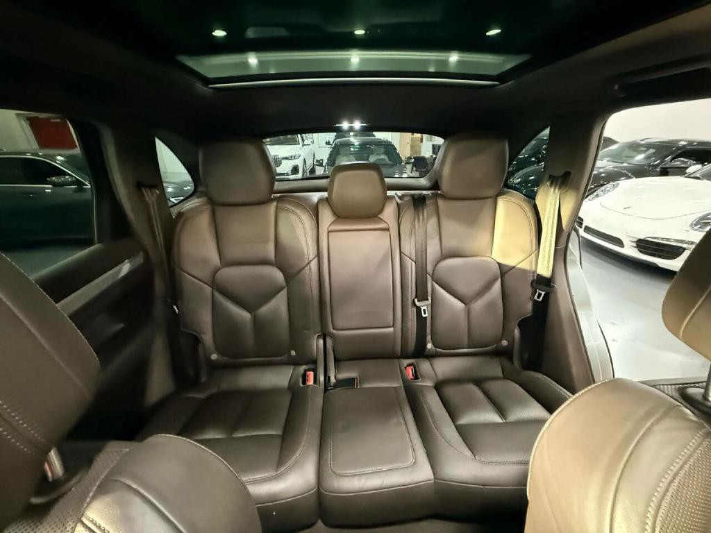 2017 Porsche Cayenne Image 14