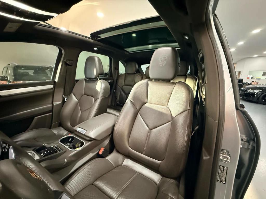 2017 Porsche Cayenne Image 16
