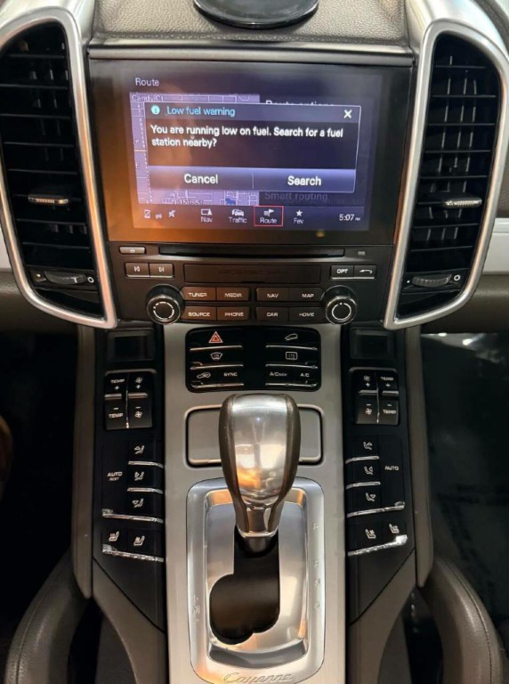 2017 Porsche Cayenne Image 18