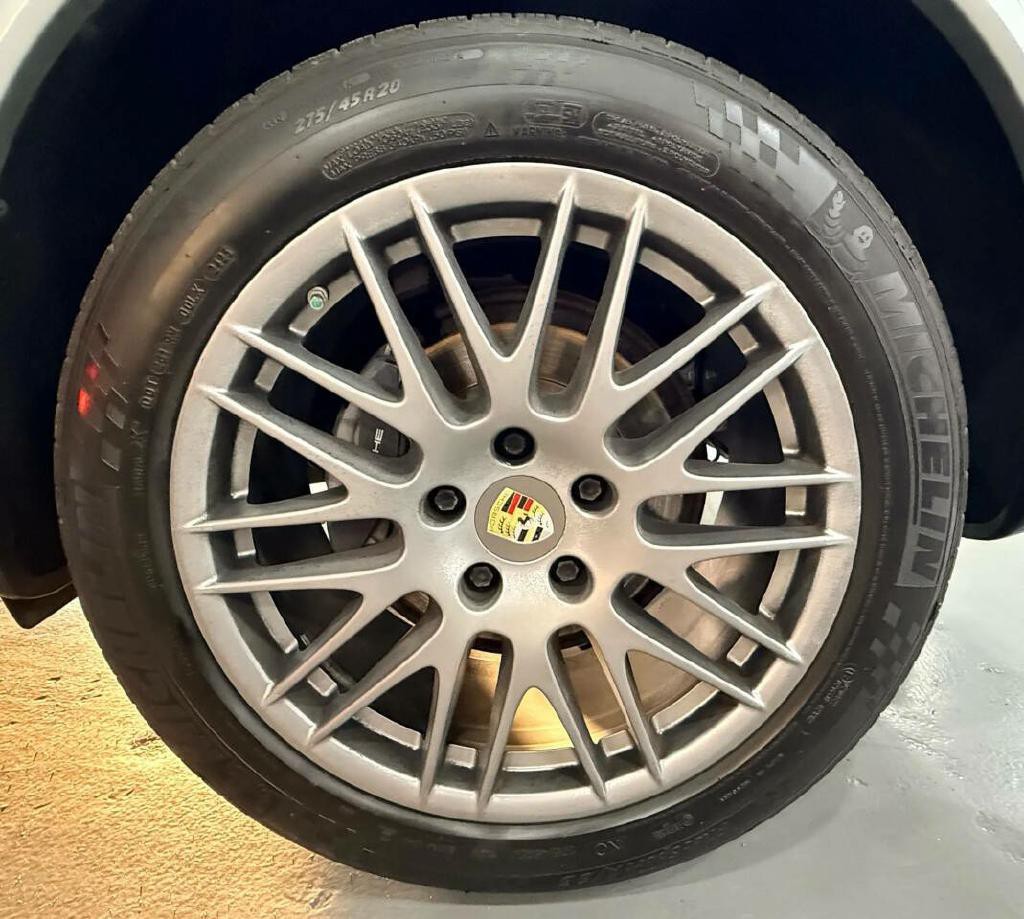 2017 Porsche Cayenne Image 32