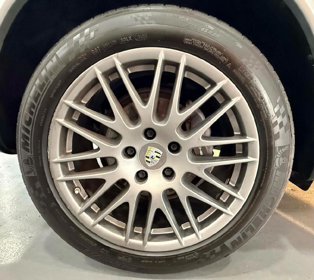 2017 Porsche Cayenne Image 33