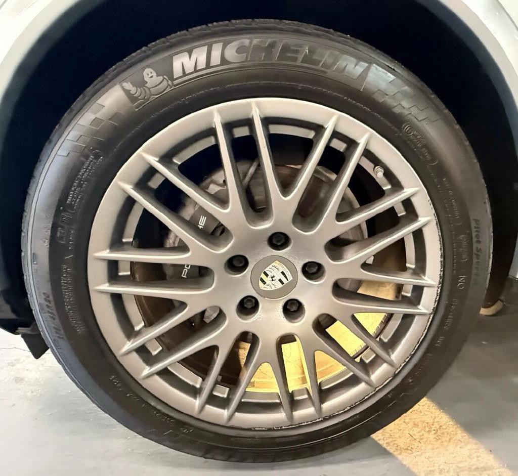 2017 Porsche Cayenne Image 34