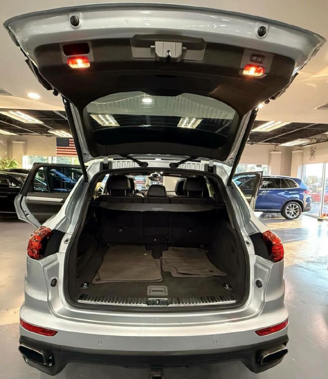 2017 Porsche Cayenne Image 35