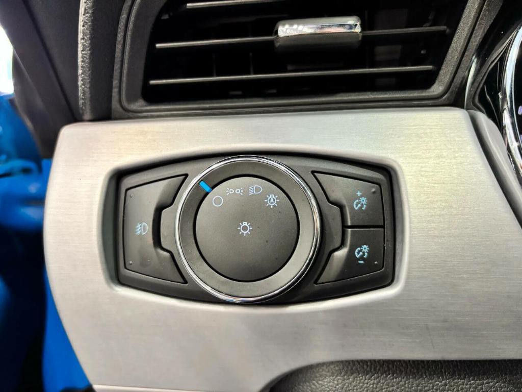 2017 Ford Mustang Image 32