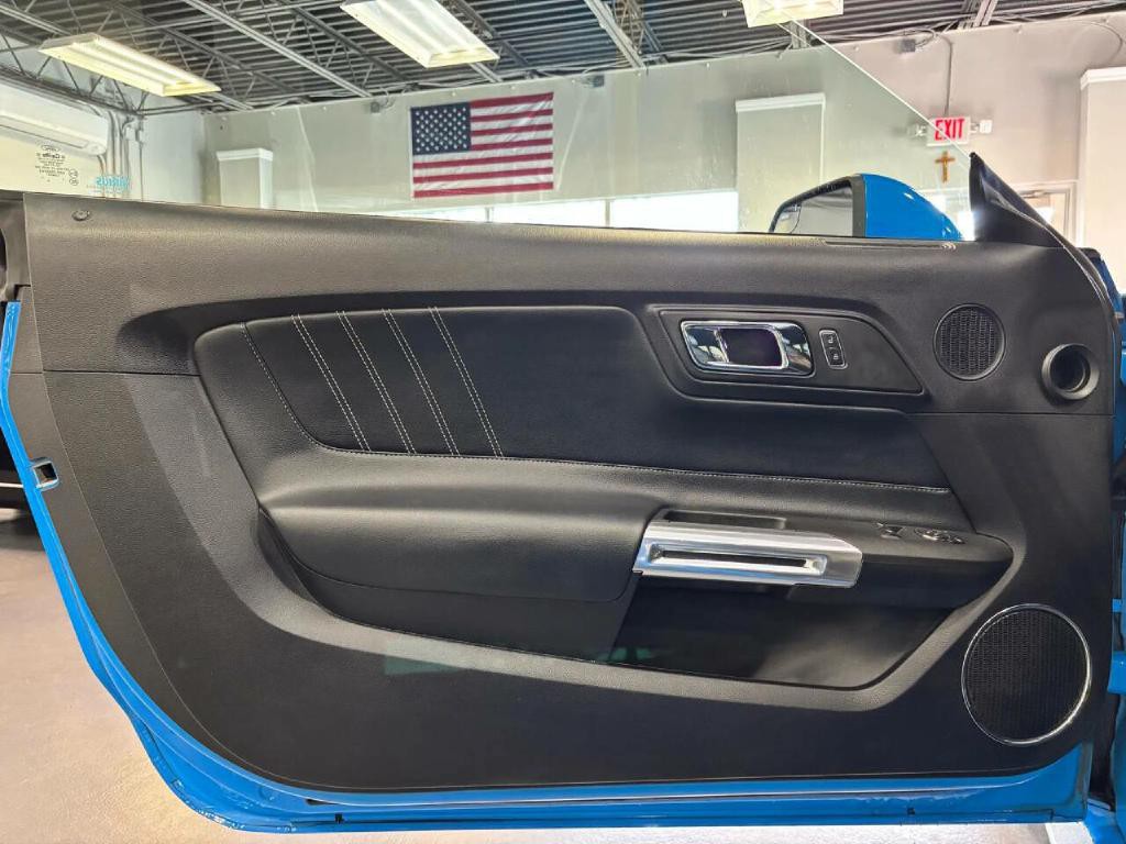 2017 Ford Mustang Image 35