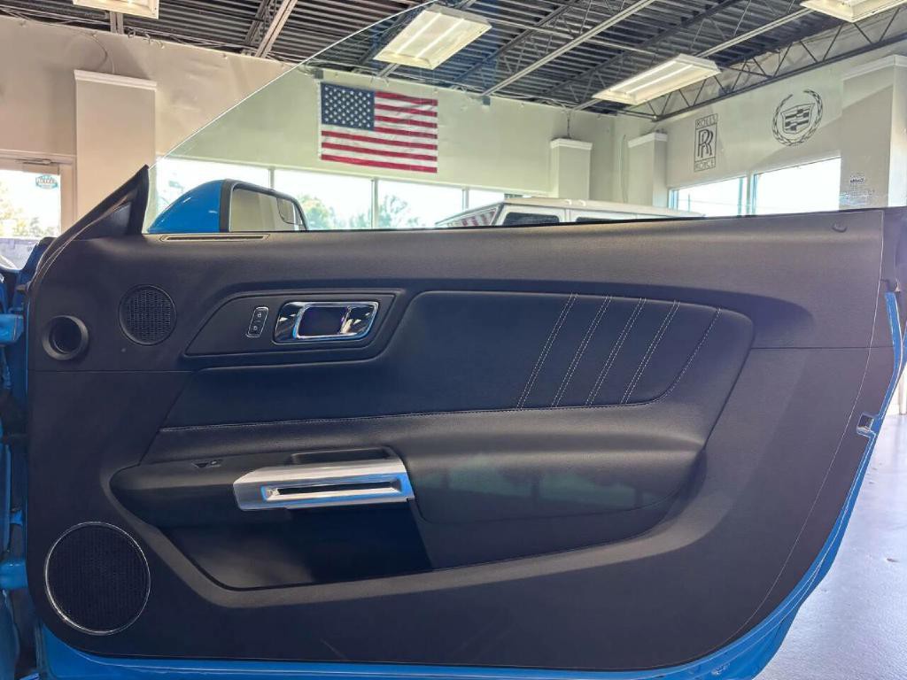 2017 Ford Mustang Image 38